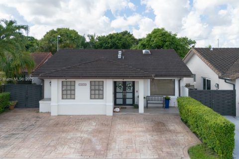 Villa ou maison à vendre à Miami, Floride: 4 chambres, 161.93 m2 № 2015442 - photo 4
