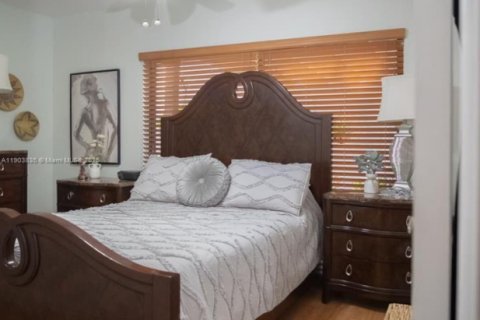 Villa ou maison à vendre à Miami, Floride: 4 chambres, 161.93 m2 № 2015442 - photo 26
