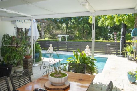 Villa ou maison à vendre à Miami, Floride: 4 chambres, 161.93 m2 № 2015442 - photo 21