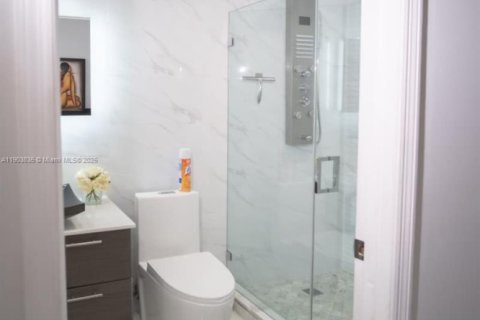 Villa ou maison à vendre à Miami, Floride: 4 chambres, 161.93 m2 № 2015442 - photo 14