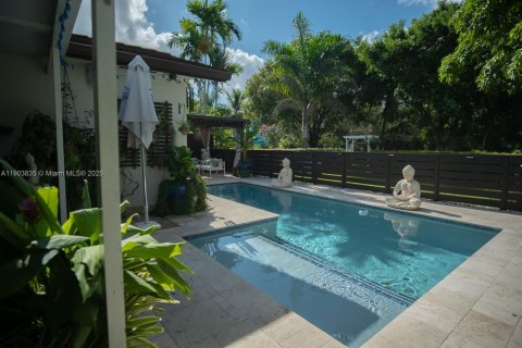 Villa ou maison à vendre à Miami, Floride: 4 chambres, 161.93 m2 № 2015442 - photo 2