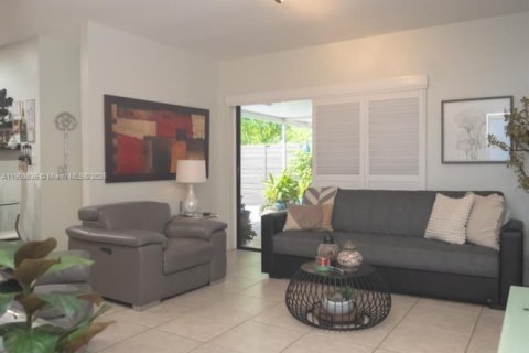 Villa ou maison à vendre à Miami, Floride: 4 chambres, 161.93 m2 № 2015442 - photo 25