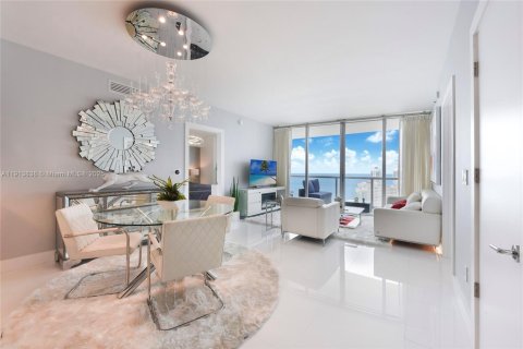 Condo in Miami, Florida, 3 bedrooms  № 1968509 - photo 1