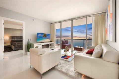 Condo in Miami, Florida, 3 bedrooms  № 1968509 - photo 4