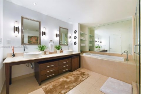 Condo in Miami, Florida, 3 bedrooms  № 1968509 - photo 8