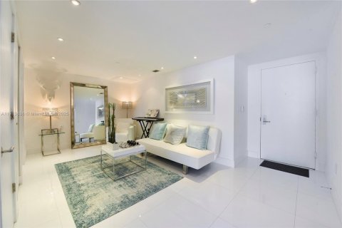 Condo in Miami, Florida, 3 bedrooms  № 1968509 - photo 11