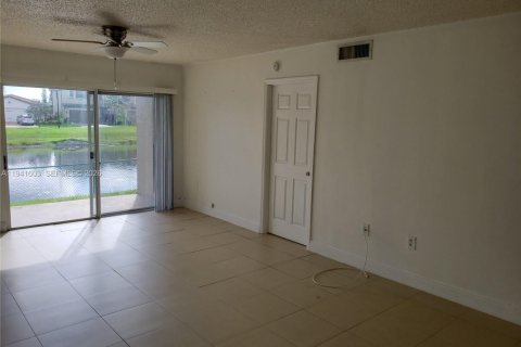 Купить кондоминиум в Пемброк-Пайнс, Флорида 1 спальня, 71.53м2, № 1998903 - фото 4