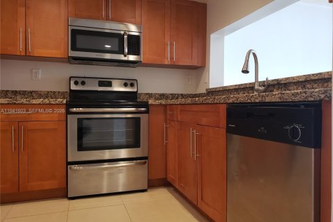 Кондоминиум с 1 спальней в Пемброк-Пайнс, Флорида № 1998903