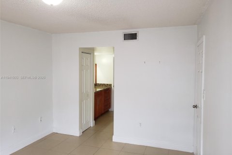 Купить кондоминиум в Пемброк-Пайнс, Флорида 1 спальня, 71.53м2, № 1998903 - фото 6