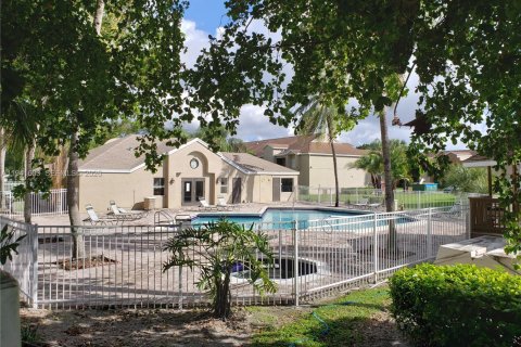 Купить кондоминиум в Пемброк-Пайнс, Флорида 1 спальня, 71.53м2, № 1998903 - фото 12