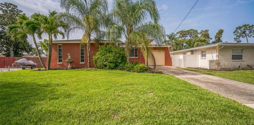 House in Palm Harbor, Florida 2 bedrooms, 113.9 sq.m. № 1779023