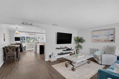 House in Palm Harbor, Florida 2 bedrooms, 113.9 sq.m. № 1779023 - photo 4