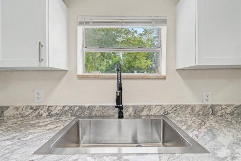 Villa ou maison à vendre à Tampa, Floride: 4 chambres, 104.24 m2 № 2329566 - photo 22