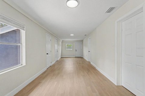 Villa ou maison à vendre à Tampa, Floride: 4 chambres, 104.24 m2 № 2329566 - photo 10