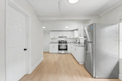 Villa ou maison à vendre à Tampa, Floride: 4 chambres, 104.24 m2 № 2329566 - photo 8