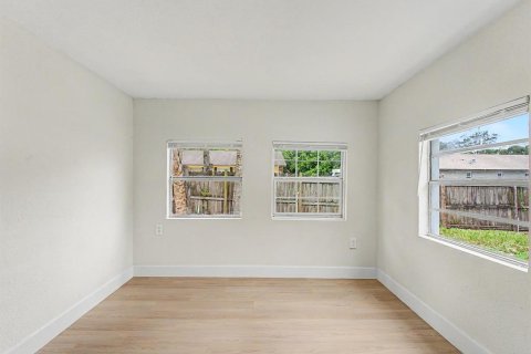 Villa ou maison à vendre à Tampa, Floride: 4 chambres, 104.24 m2 № 2329566 - photo 14