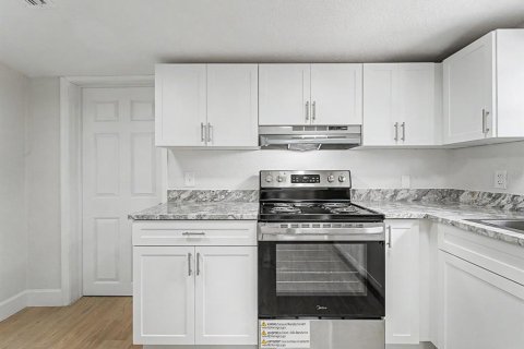 Villa ou maison à vendre à Tampa, Floride: 4 chambres, 104.24 m2 № 2329566 - photo 4