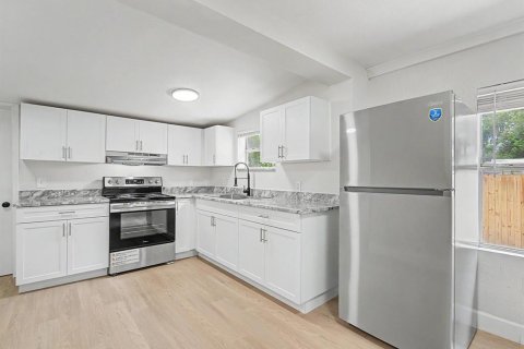 Villa ou maison à vendre à Tampa, Floride: 4 chambres, 104.24 m2 № 2329566 - photo 21