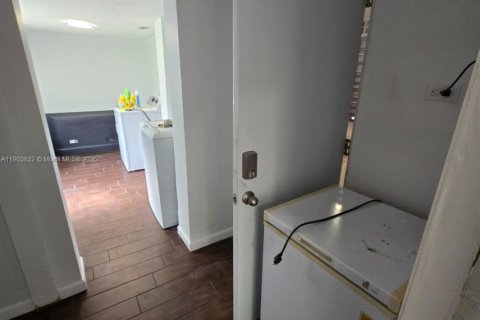 Villa ou maison à louer à Hollywood, Floride: 2 chambres, 132.85 m2 № 1954781 - photo 21