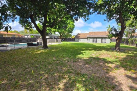 Villa ou maison à louer à Hollywood, Floride: 2 chambres, 132.85 m2 № 1954781 - photo 3