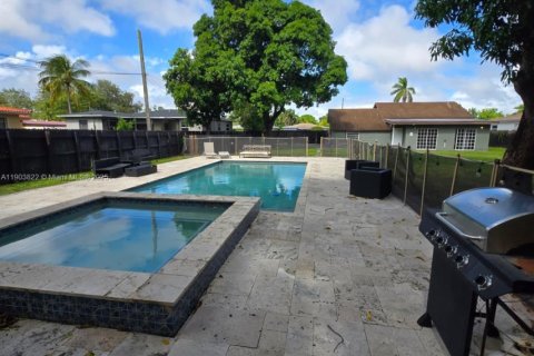 Villa ou maison à louer à Hollywood, Floride: 2 chambres, 132.85 m2 № 1954781 - photo 8