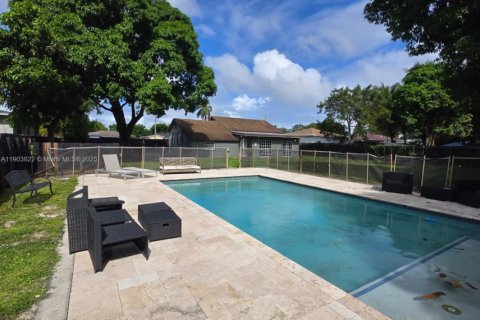 Villa ou maison à louer à Hollywood, Floride: 2 chambres, 132.85 m2 № 1954781 - photo 6