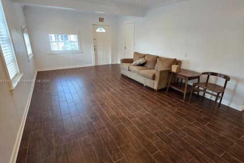 Villa ou maison à louer à Hollywood, Floride: 2 chambres, 132.85 m2 № 1954781 - photo 14