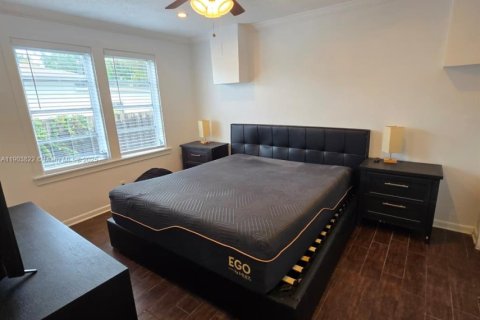 Villa ou maison à louer à Hollywood, Floride: 2 chambres, 132.85 m2 № 1954781 - photo 18