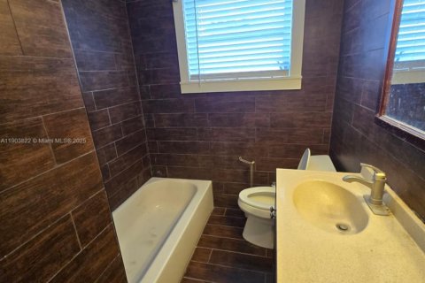 Villa ou maison à louer à Hollywood, Floride: 2 chambres, 132.85 m2 № 1954781 - photo 20