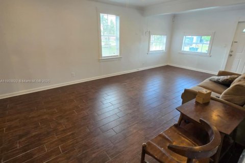 Villa ou maison à louer à Hollywood, Floride: 2 chambres, 132.85 m2 № 1954781 - photo 13