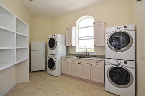 House in Wellington, Florida 3 bedrooms, 74.32 sq.m. № 2158317 - photo 6