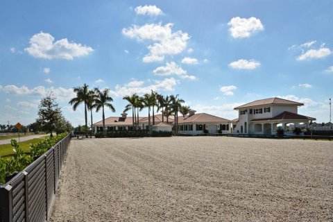 House in Wellington, Florida 3 bedrooms, 74.32 sq.m. № 2158317 - photo 9
