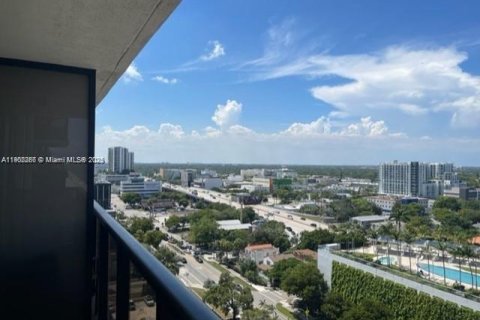 Condo in Miami, Florida, 1 bedroom  № 1953752 - photo 12