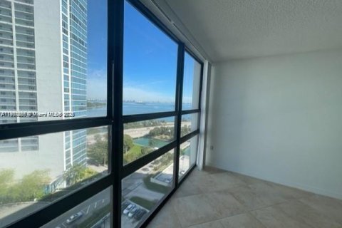 Condo in Miami, Florida, 1 bedroom  № 1953752 - photo 6