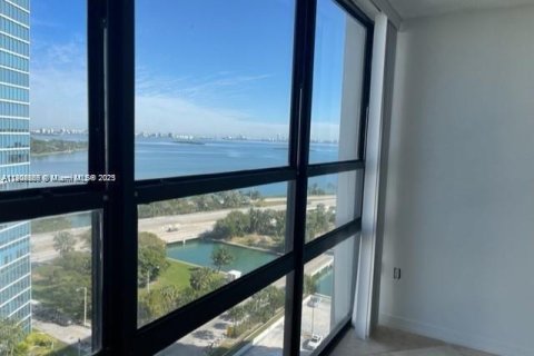 Condo in Miami, Florida, 1 bedroom  № 1953752 - photo 7