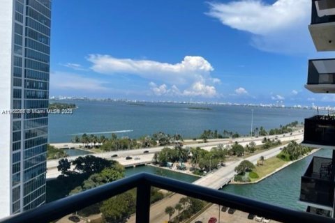 Condo in Miami, Florida, 1 bedroom  № 1953752 - photo 11