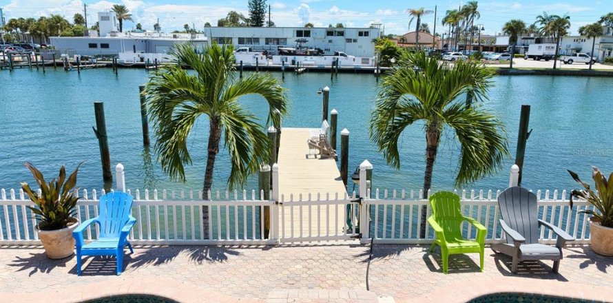 Condominio en Treasure Island, Florida, 3 dormitorios № 1588739