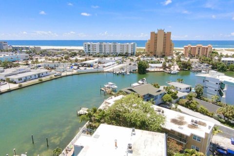 Condo in Treasure Island, Florida, 3 bedrooms  № 1588739 - photo 18
