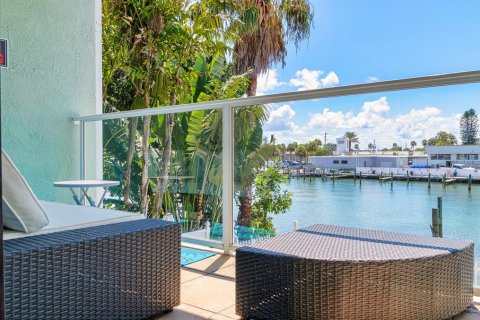Condo in Treasure Island, Florida, 3 bedrooms  № 1588739 - photo 4