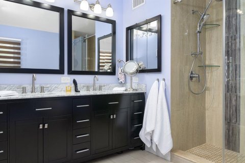Condo in Treasure Island, Florida, 3 bedrooms  № 1588739 - photo 12