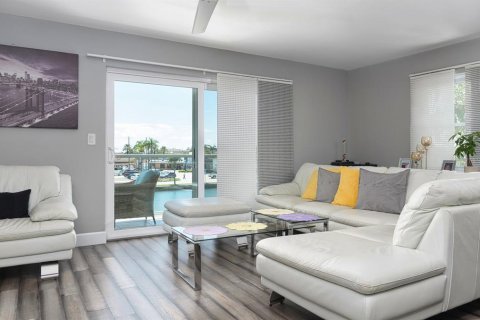 Condo in Treasure Island, Florida, 3 bedrooms  № 1588739 - photo 5