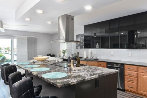 Condo in Treasure Island, Florida, 3 bedrooms  № 1588739 - photo 6