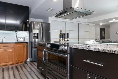 Condo in Treasure Island, Florida, 3 bedrooms  № 1588739 - photo 7