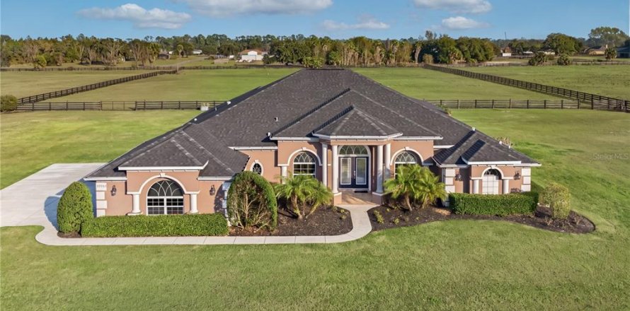 House in Tavares, Florida 4 bedrooms, 327.11 sq.m. № 2236172