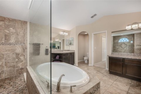 House in Tavares, Florida 4 bedrooms, 327.11 sq.m. № 2236172 - photo 13