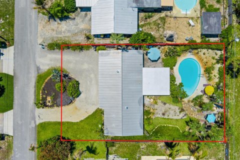 Casa en venta en Jensen Beach, Florida, 3 dormitorios, 131.46 m2 № 2077789 - foto 2