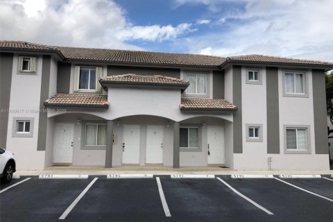 Casa en alquiler en Doral, Florida, 3 dormitorios, 108.7 m2 № 1923350 - foto 2