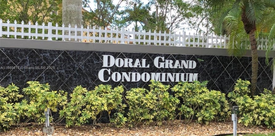 Casa en Doral, Florida 3 dormitorios, 108.7 m2 № 1923350