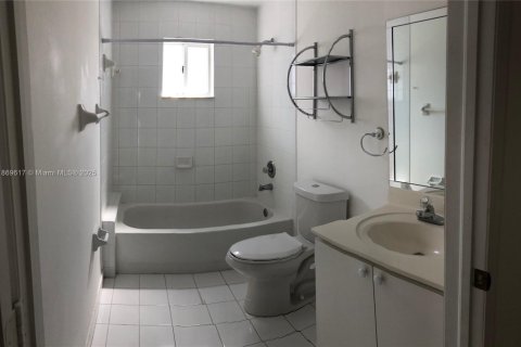 Casa en alquiler en Doral, Florida, 3 dormitorios, 108.7 m2 № 1923350 - foto 9