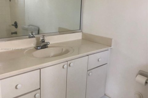 Casa en alquiler en Doral, Florida, 3 dormitorios, 108.7 m2 № 1923350 - foto 7